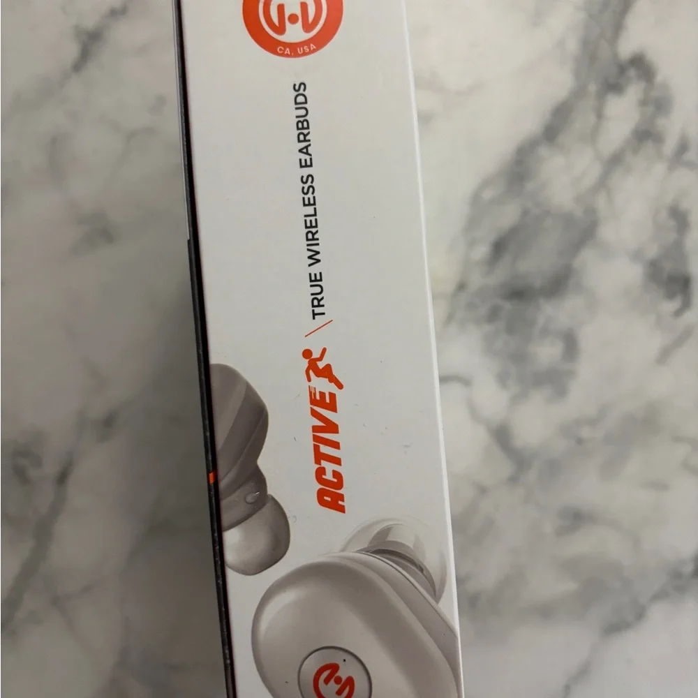 White True Dynamic Surround Sound BT Wireless Earbuds with Charging Case